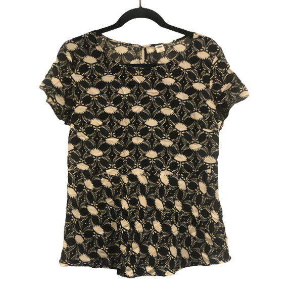 EUC Old Navy Size Large Black White Floral Peplum Short Sleeve Blouse - Picture 4 of 13